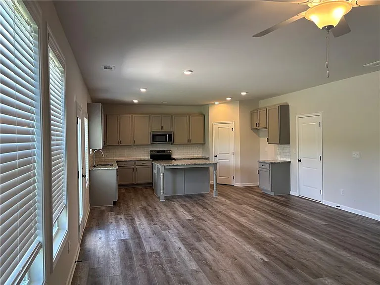 497 Fox Creek Dr — Photo 9