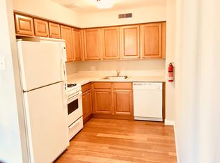 810 N Forklanding Rd Unit 211, Maple Shade, NJ 08052