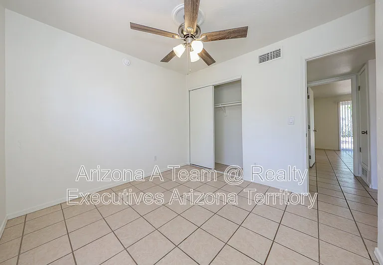 9530 E 42nd St — Photo 22