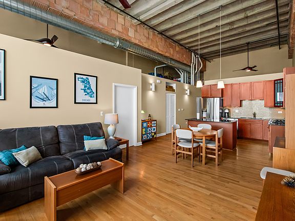 5th image of 2545 S Dearborn St APT 705