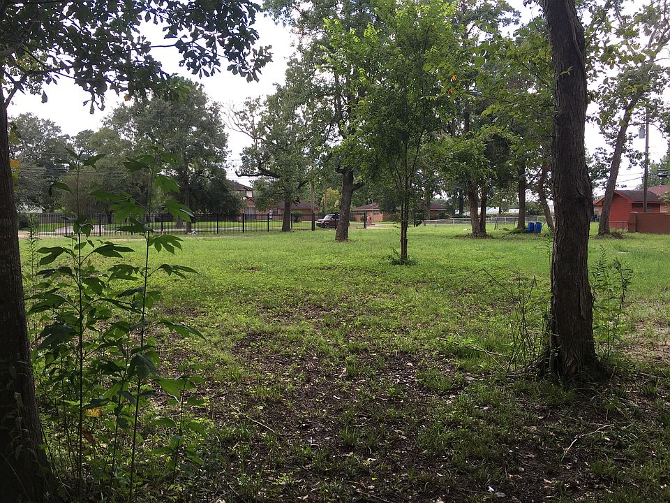 2nd image of 5701 Tautenhahn Rd