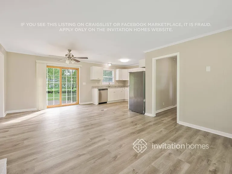 136 Oaks Dr — Photo 2