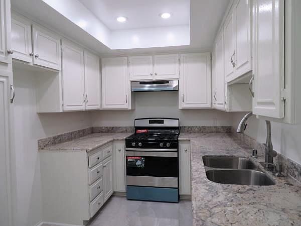 1st image of 624 E Acacia Ave