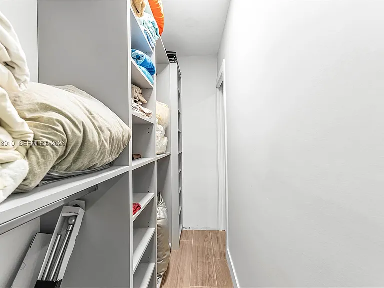 1015 Pizarro St — Photo 41