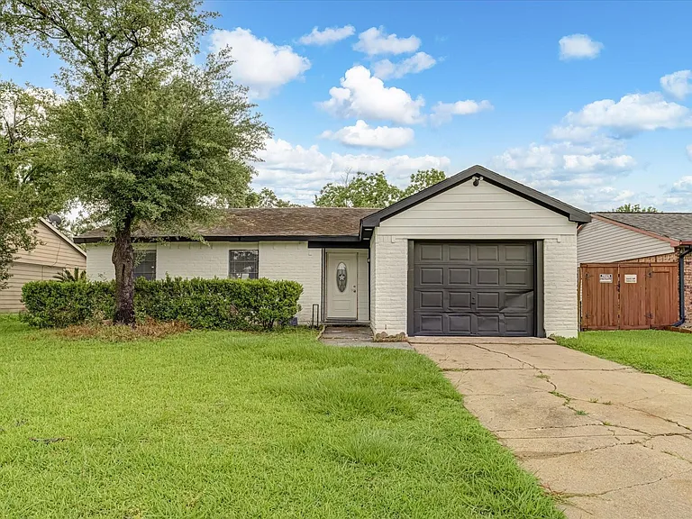14618 Flair Dr — Photo 1