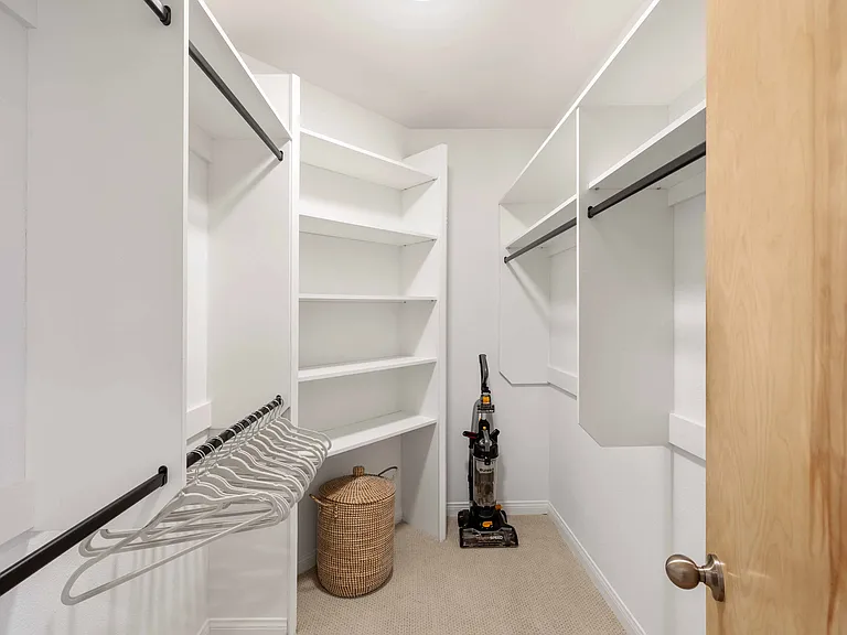 121 Marine Pl — Photo 23
