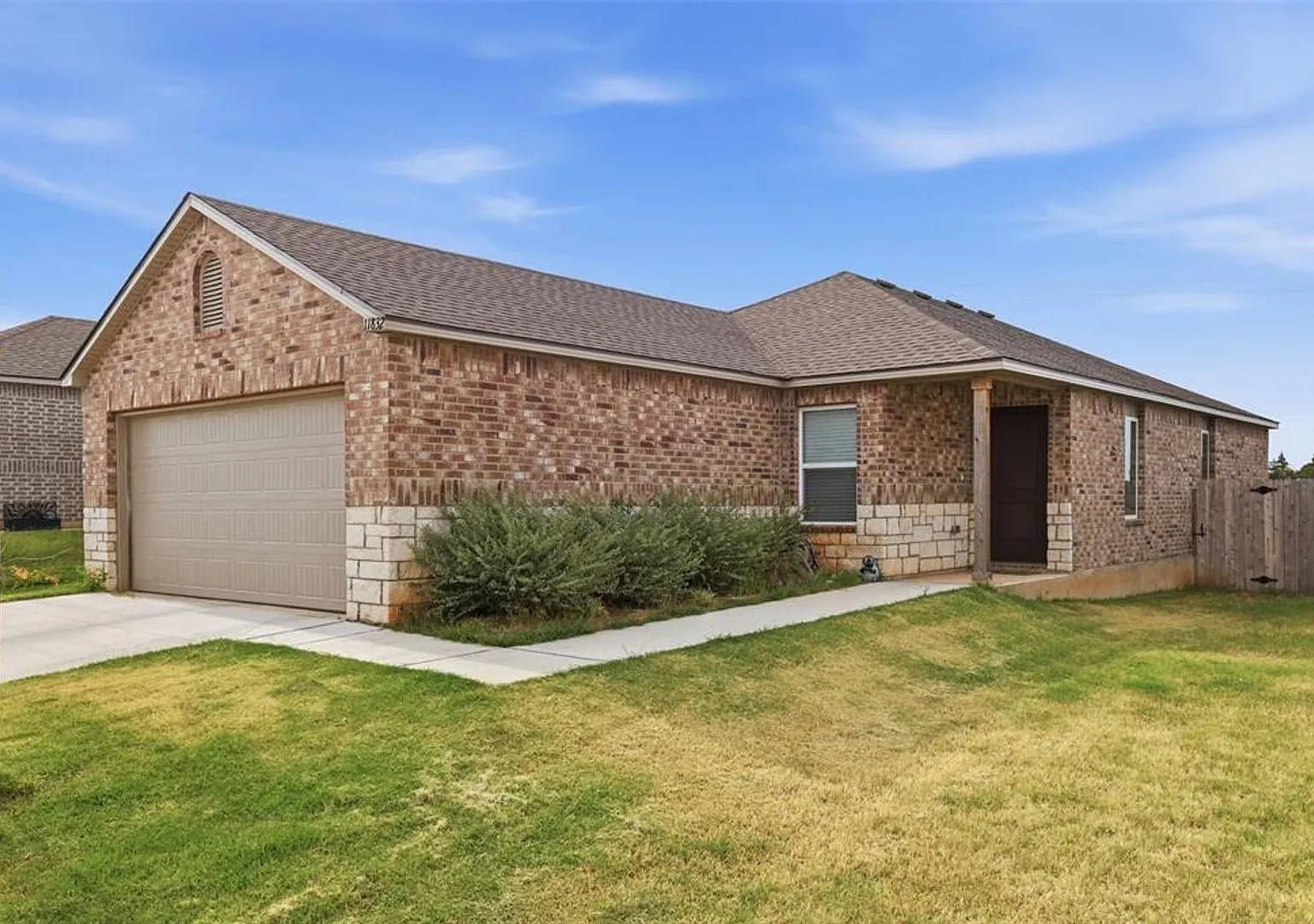 Nearly Brand New, 3 bed, 2 bath, 2 car, Yukon schools — Photo 1