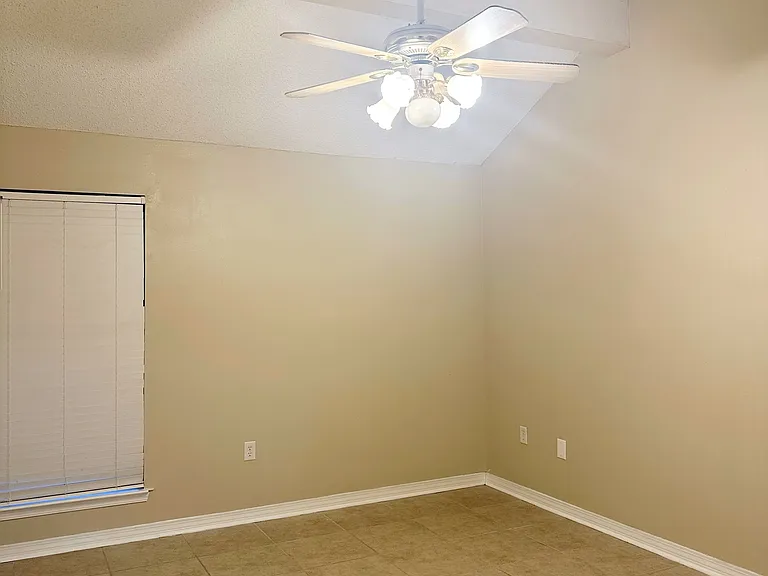 1975 Brightside Dr — Photo 4
