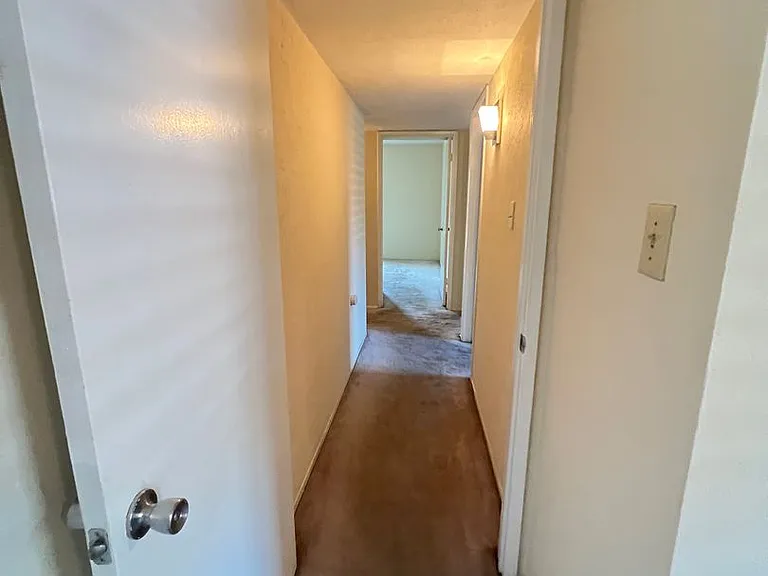 2107 Victoria Rd — Photo 16