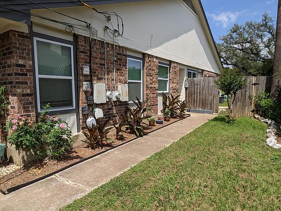 4th image of 6008 Parkwood Dr #A