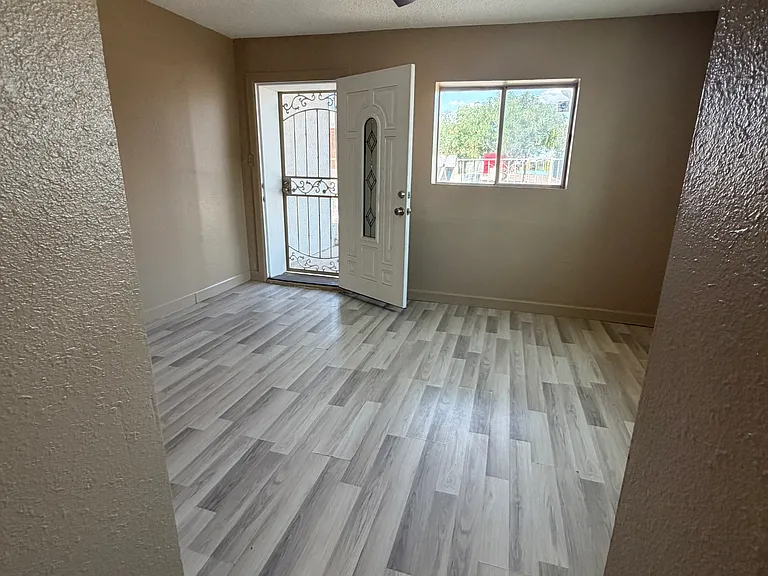 135 Presa Pl — Photo 1