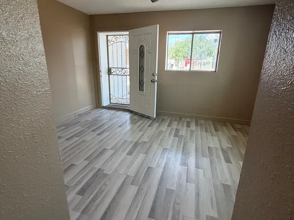 135 Presa Pl, El Paso, TX 79907