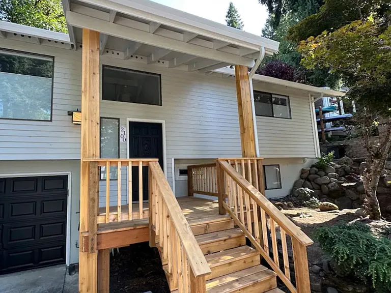 2100 Willamette View Ct — Photo 2