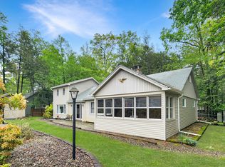515 Covered Bridge Dr, Lakeville, PA 18438