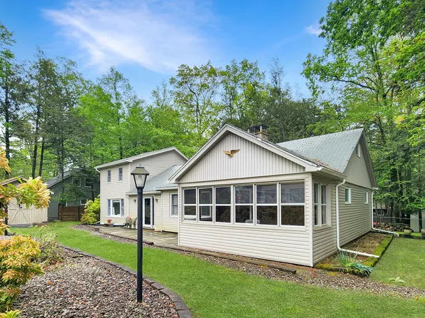 515 Covered Bridge Dr, Lakeville, PA 18438