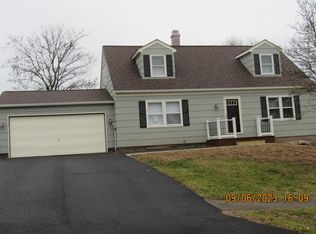 63 Beacon Hills Dr N, Penfield, NY 14526