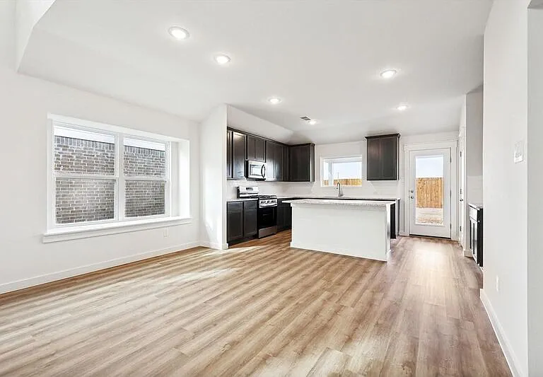 514 Weller Rd — Photo 8