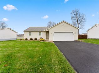 1226 Signature Dr, Youngstown, OH