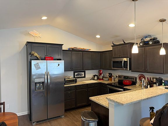 4th image of 142 Desurrency Ct.