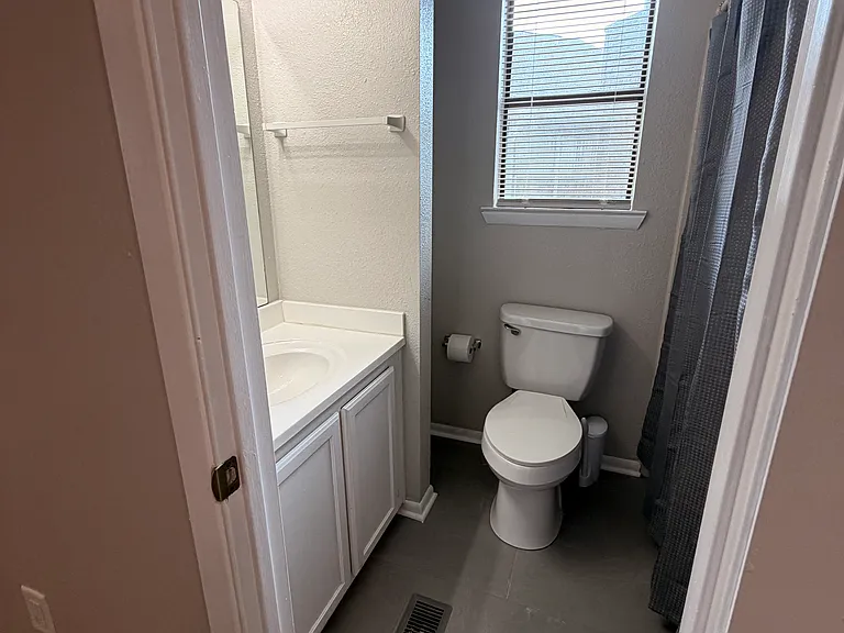 914 Tokalon Ct — Photo 12