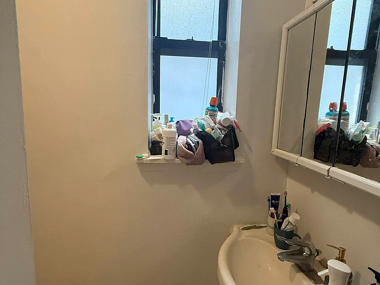 415 W 52nd St #3B — Photo 17