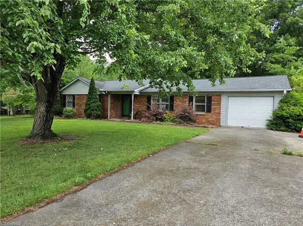214 Mountain Brook Dr, King, NC 27021