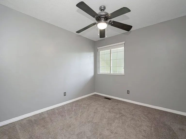 9118 S Scirlein Dr — Photo 12