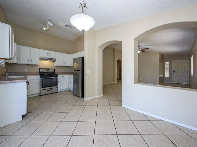 1656 W Wood Crest Ct — Photo 11