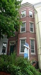 2nd image of 516 Seward Sq SE
