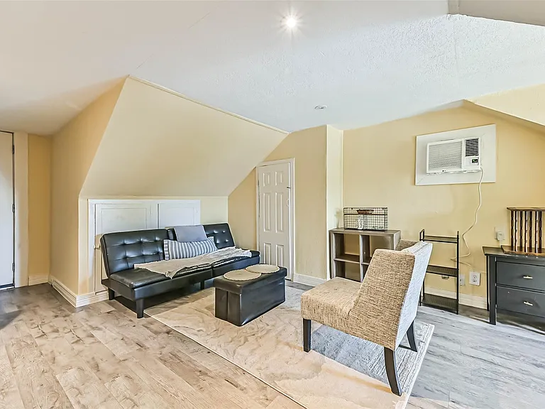2914 Avenue K #4 — Photo 6
