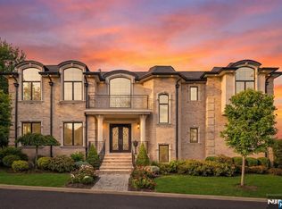 111 Demarest Ave, Englewood Cliffs, NJ 07632