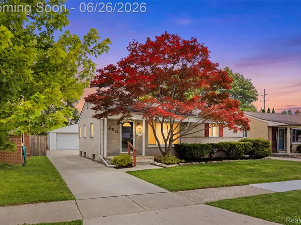8250 Shari Dr, Westland, MI 48185
