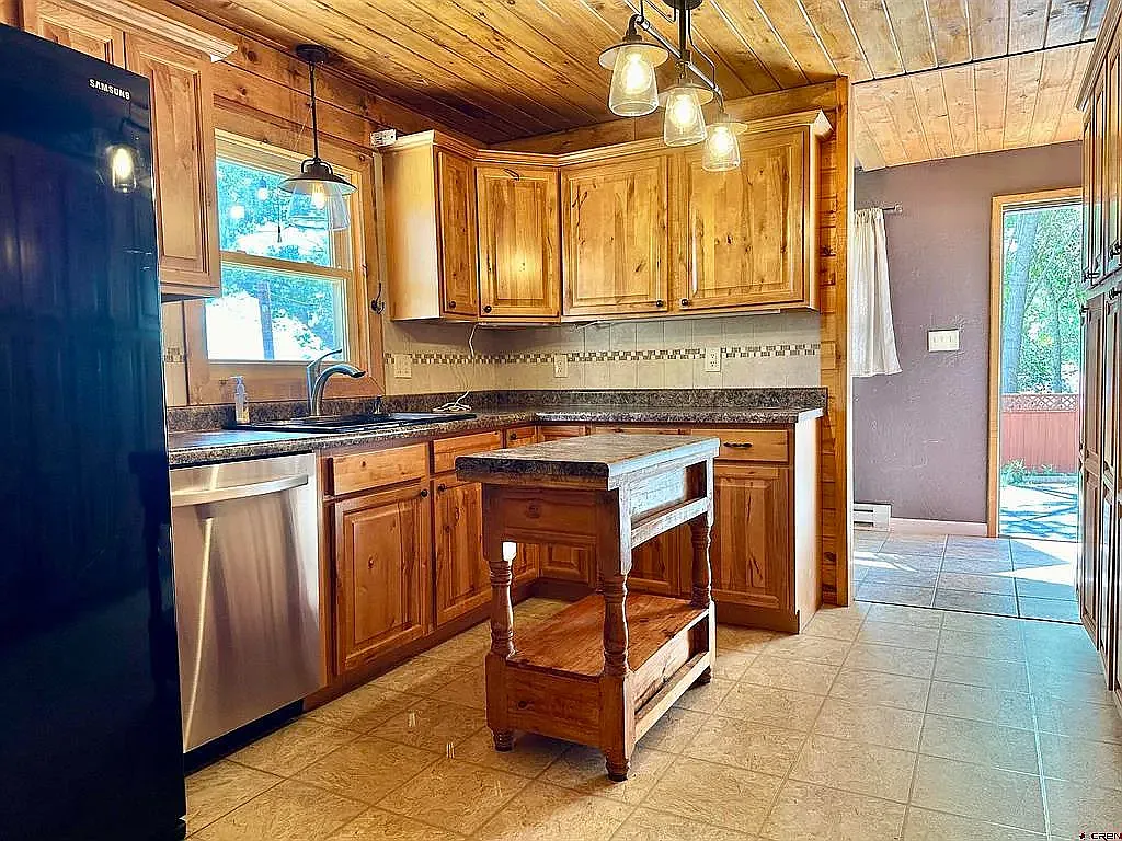 3 bed, 1434 sqft, $2,500 — Photo 4