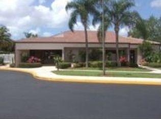 739 Wrwick Pl, Naples, FL 34104