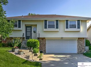 15224 R St, Omaha, NE 68137