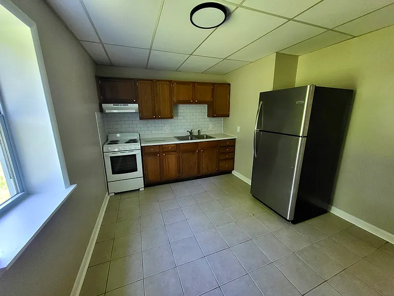 1685 Grace Ave #6 — Photo 5