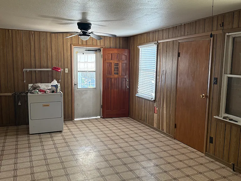 3423 W Houston St — Photo 10