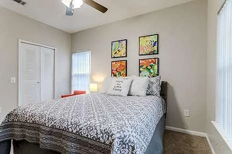 Water's Edge Apartments — Photo 31
