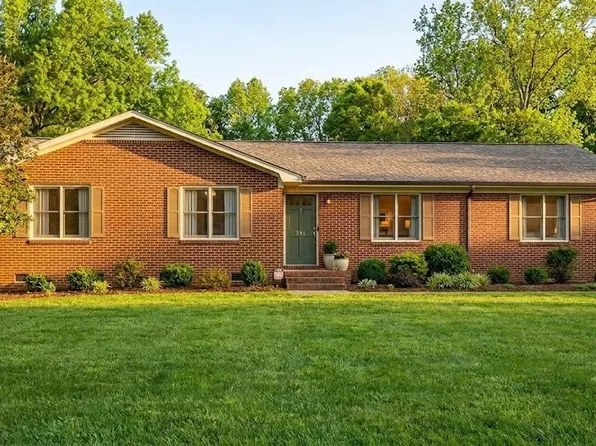 141 Pinelawn Dr, Kernersville, NC 27284