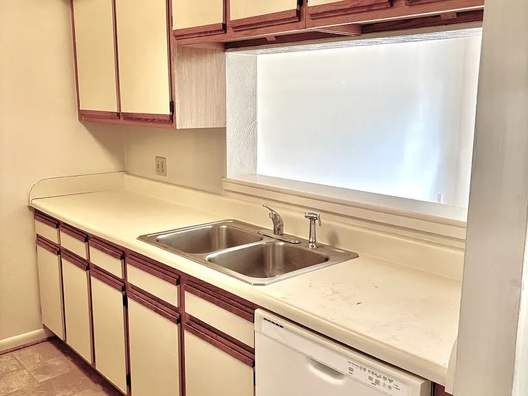 3837 Staffordshire Ln — Photo 3