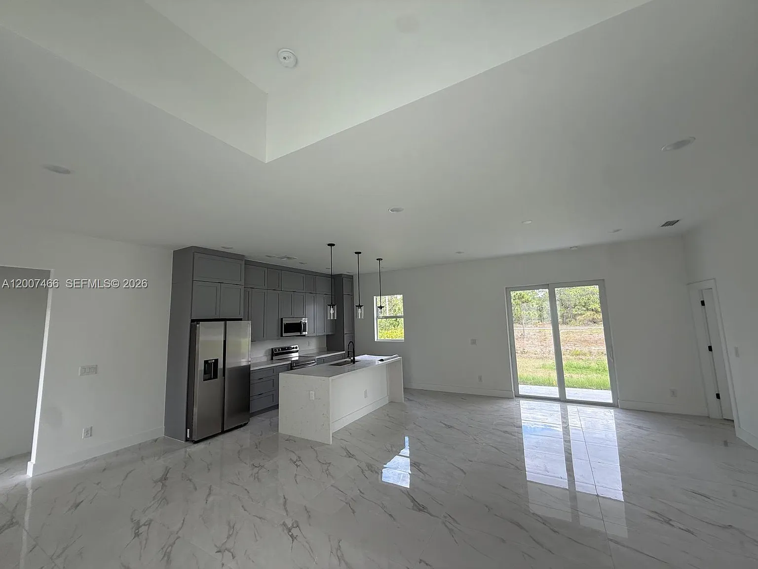 4 bed, 2.0 bath, $2,000 — Photo 3