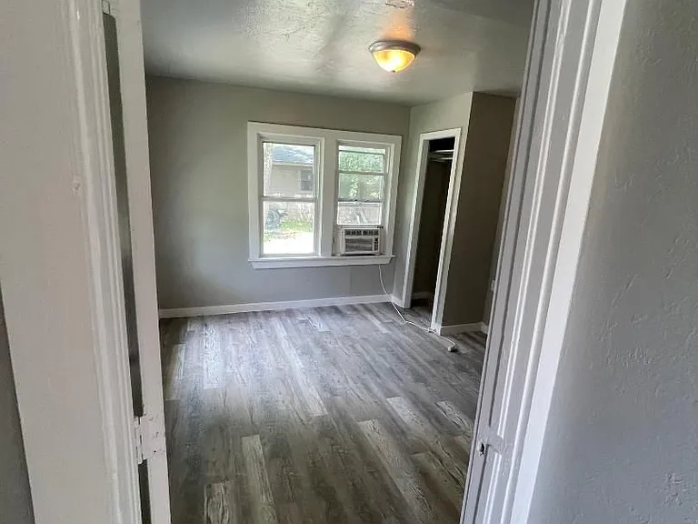 623 E Acres St — Photo 3