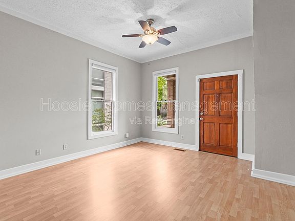 5th image of 920 Broadway St APT B