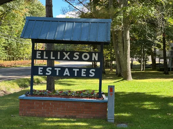 10 Edward Kumm Dr, Roscommon, MI 48653