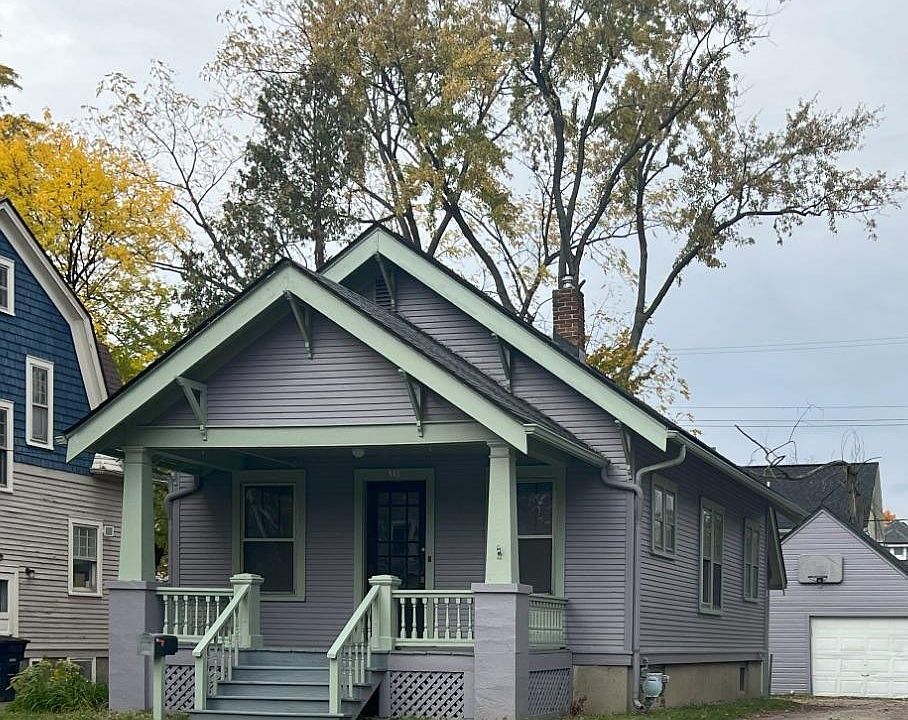 1st image of 901 Dewey Ave