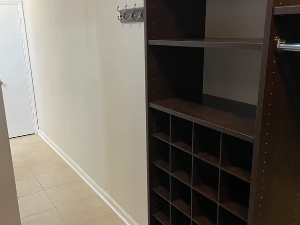 5 Players Club Dr APT B104, Charleston, WV 25311