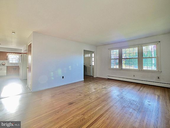 2nd image of 113 W Knowlton Rd