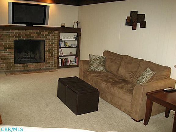 4th image of 8900 Chevington Ct NW