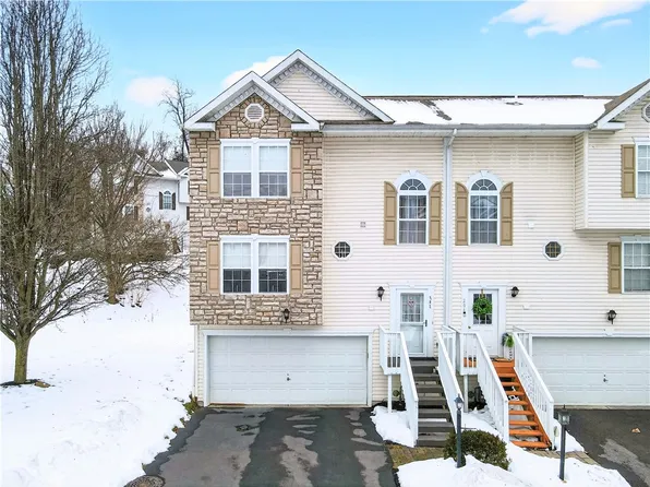 202 Mountain Dr, Carnegie, PA 15106