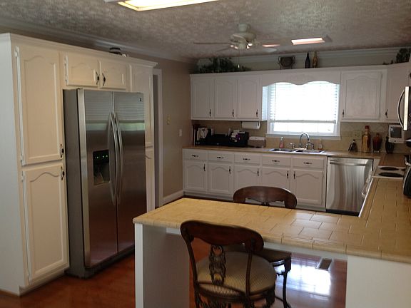3rd image of 235 Oakland Dr